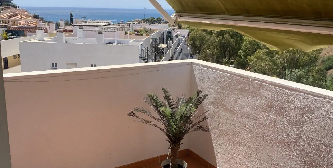 Продажа двухуровневого пентхауса в Torrequebrada 9