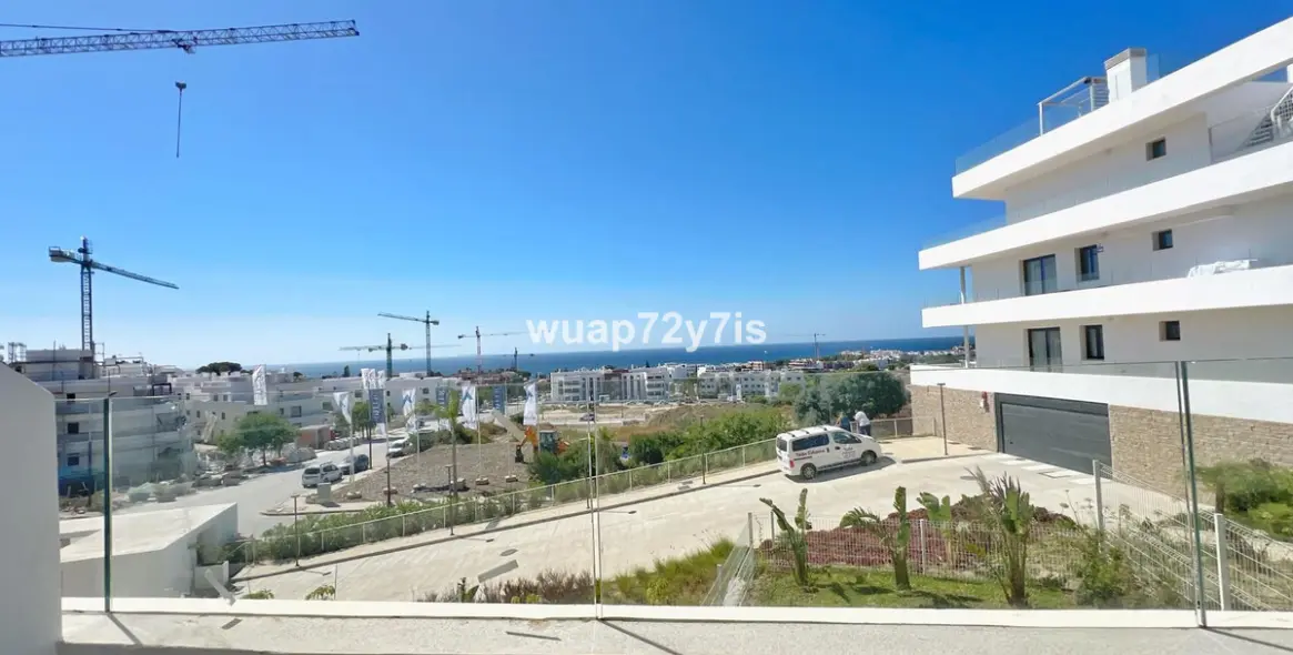 Sale of middle floor apartment in Estepona (district Estepona) 2
