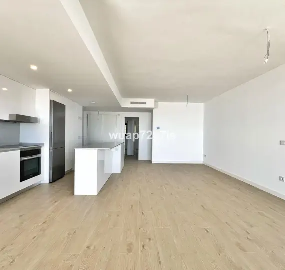 Middle floor apartment R5106505