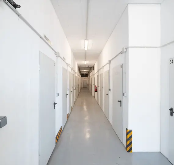 Storage room R4848325