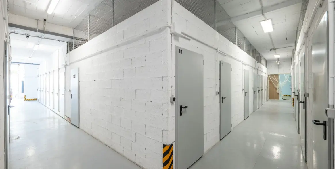 Sale of storage room in Marbella 4