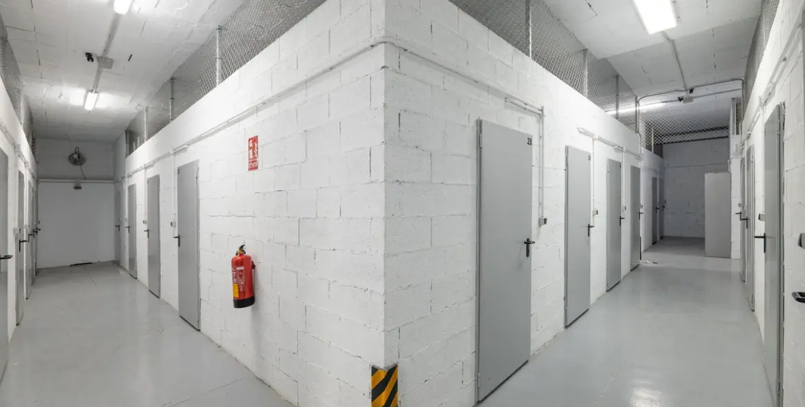 Sale of storage room in Marbella 8