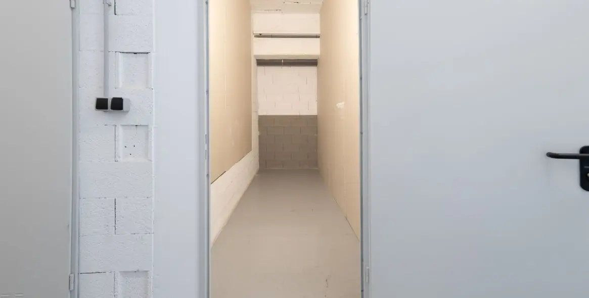 Sale of storage room in Marbella 12