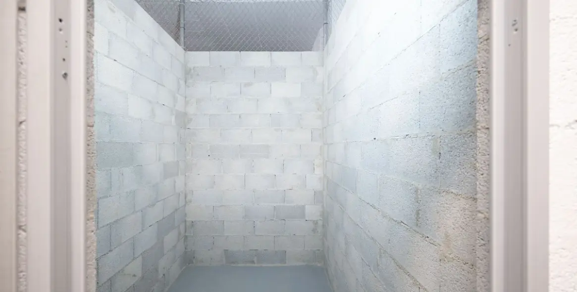 Sale of storage room in Marbella 15