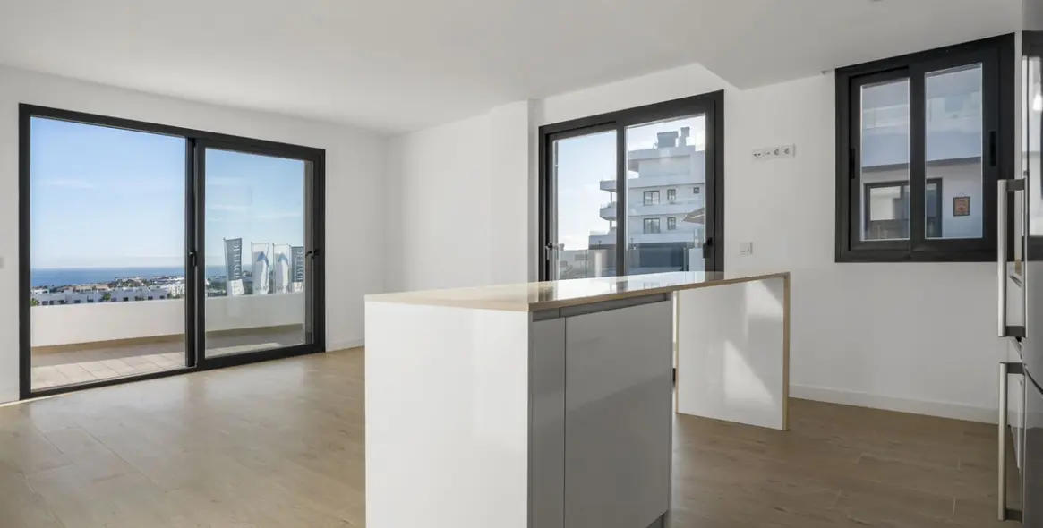 Sale of middle floor apartment in Estepona (district Estepona) 1