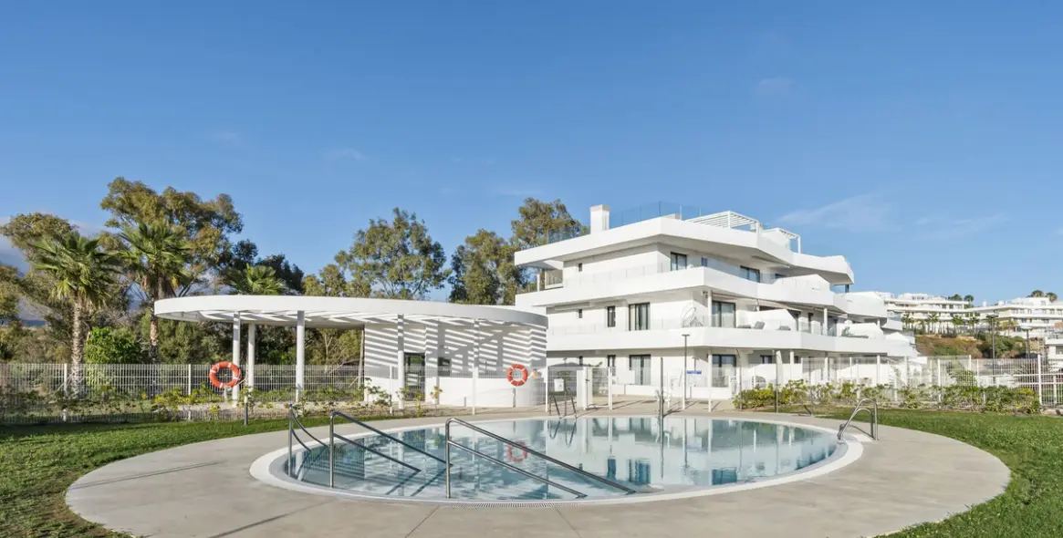 Sale of middle floor apartment in Estepona (district Estepona) 3