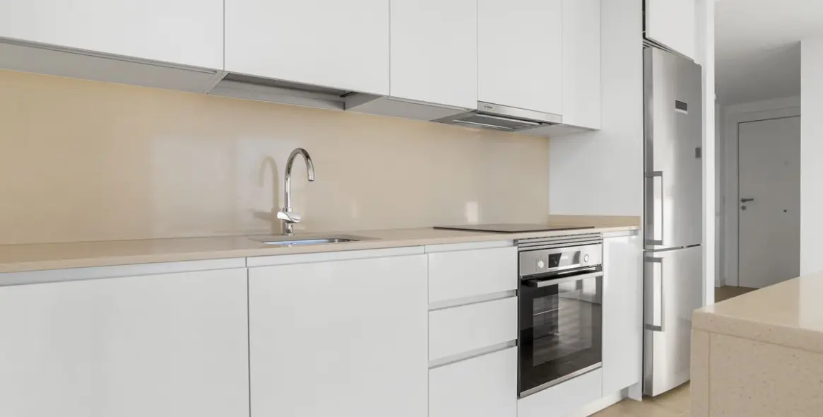 Sale of middle floor apartment in Estepona (district Estepona) 9