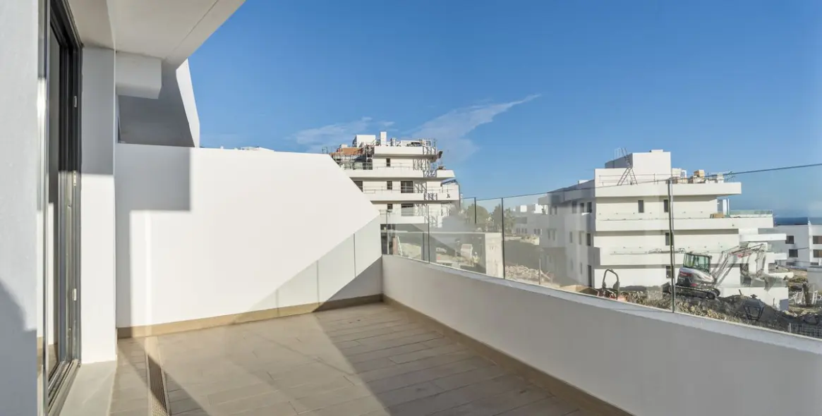 Продажа апартаментов на среднем этаже в Estepona 11