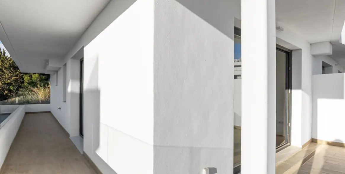 Продажа апартаментов на среднем этаже в Estepona 12