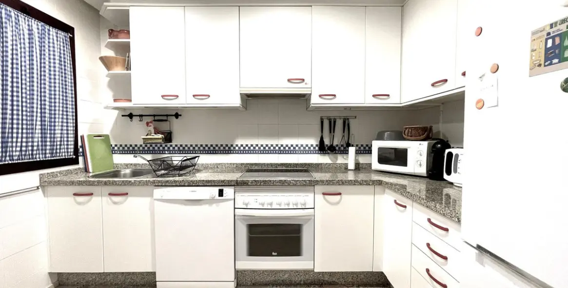 Sale of ground floor apartment in Los Monteros 3