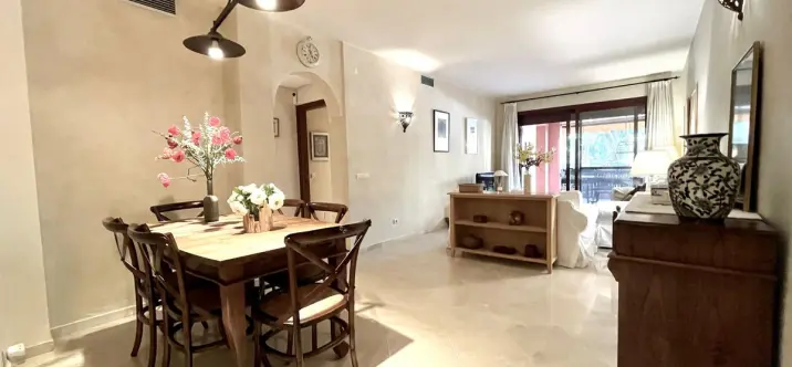 Sale of ground floor apartment in Los Monteros 4