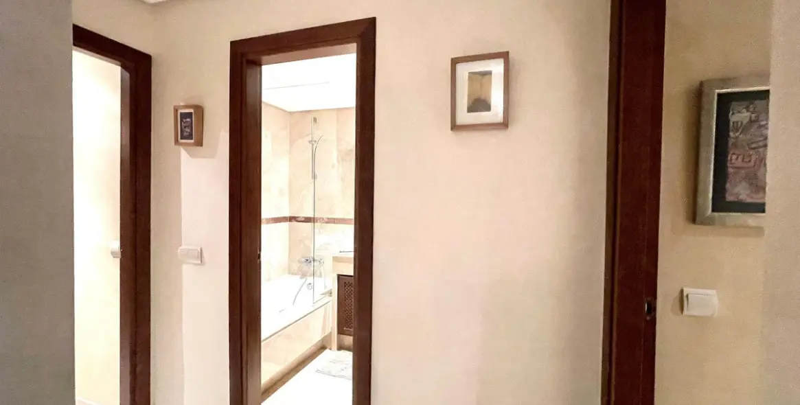 Sale of ground floor apartment in Los Monteros 8