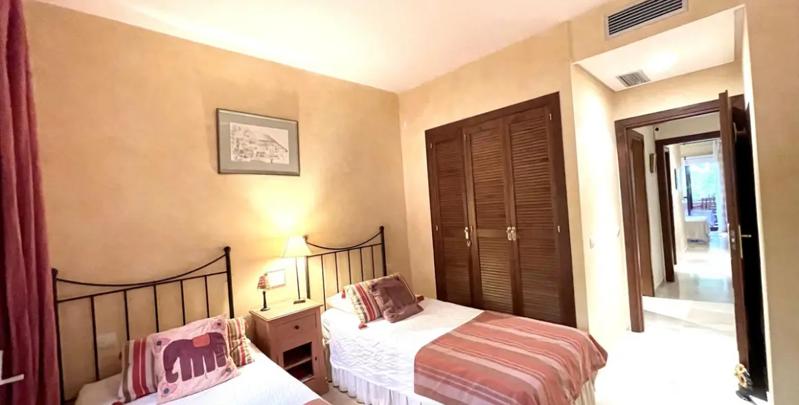 Sale of ground floor apartment in Los Monteros 9