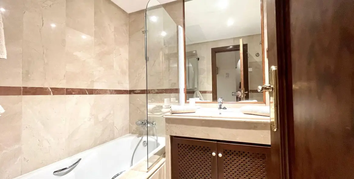 Sale of ground floor apartment in Los Monteros 12