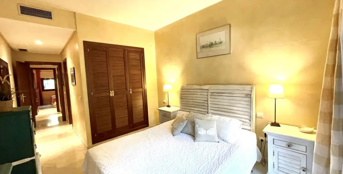 Sale of ground floor apartment in Los Monteros 16