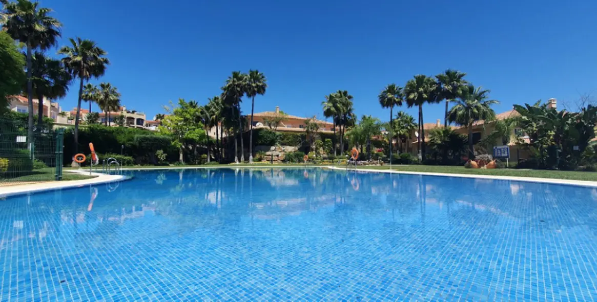 Продажа дома на две семьи в Riviera del Sol 1