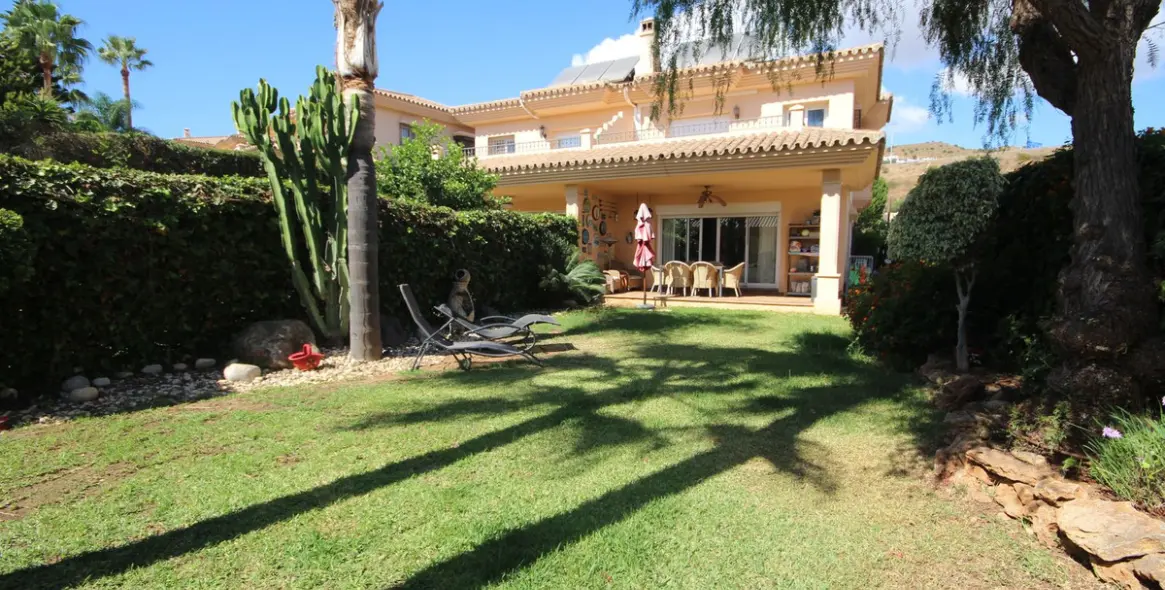 Продажа дома на две семьи в Riviera del Sol 3
