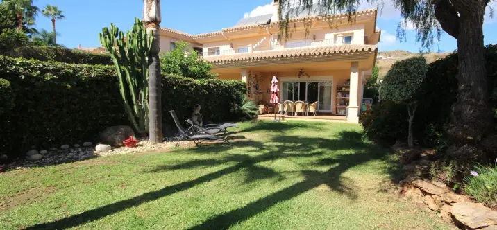 Продажа дома на две семьи в Riviera del Sol 2