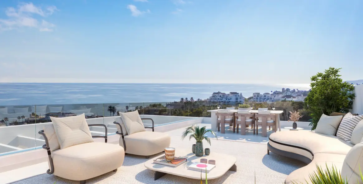 Sale of ground floor apartment in Estepona 2