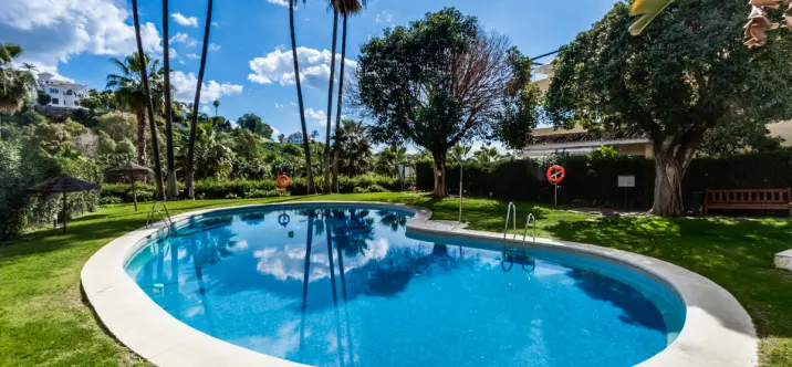 Sale of middle floor apartment in La Quinta 0