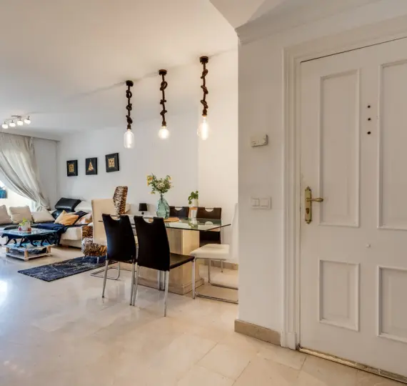 Sale of middle floor apartment in La Quinta