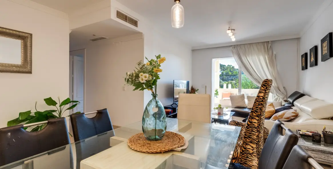 Sale of middle floor apartment in La Quinta 26