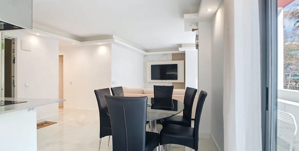 Продажа апартаментов на среднем этаже в Estepona (район Estepona) 1