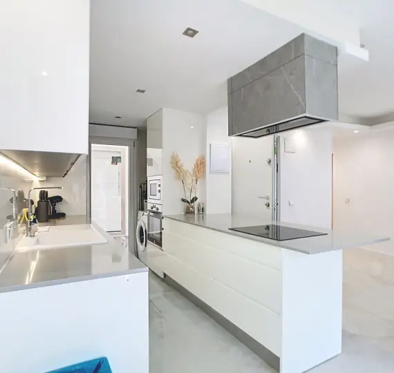 Middle floor apartment R5049817