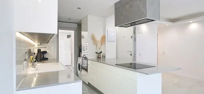 Middle floor apartment R5049817 1