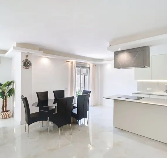 Middle floor apartment R5049817