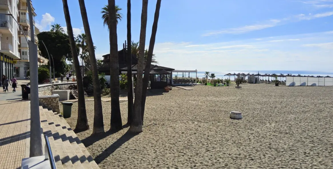 Sale of middle floor apartment in Estepona 25