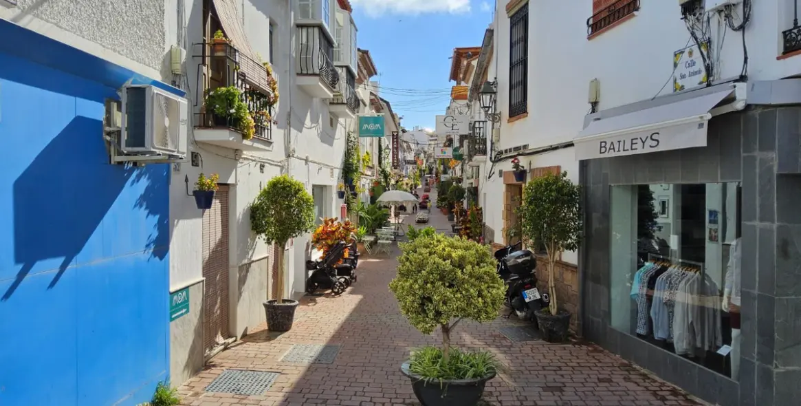 Sale of middle floor apartment in Estepona 27