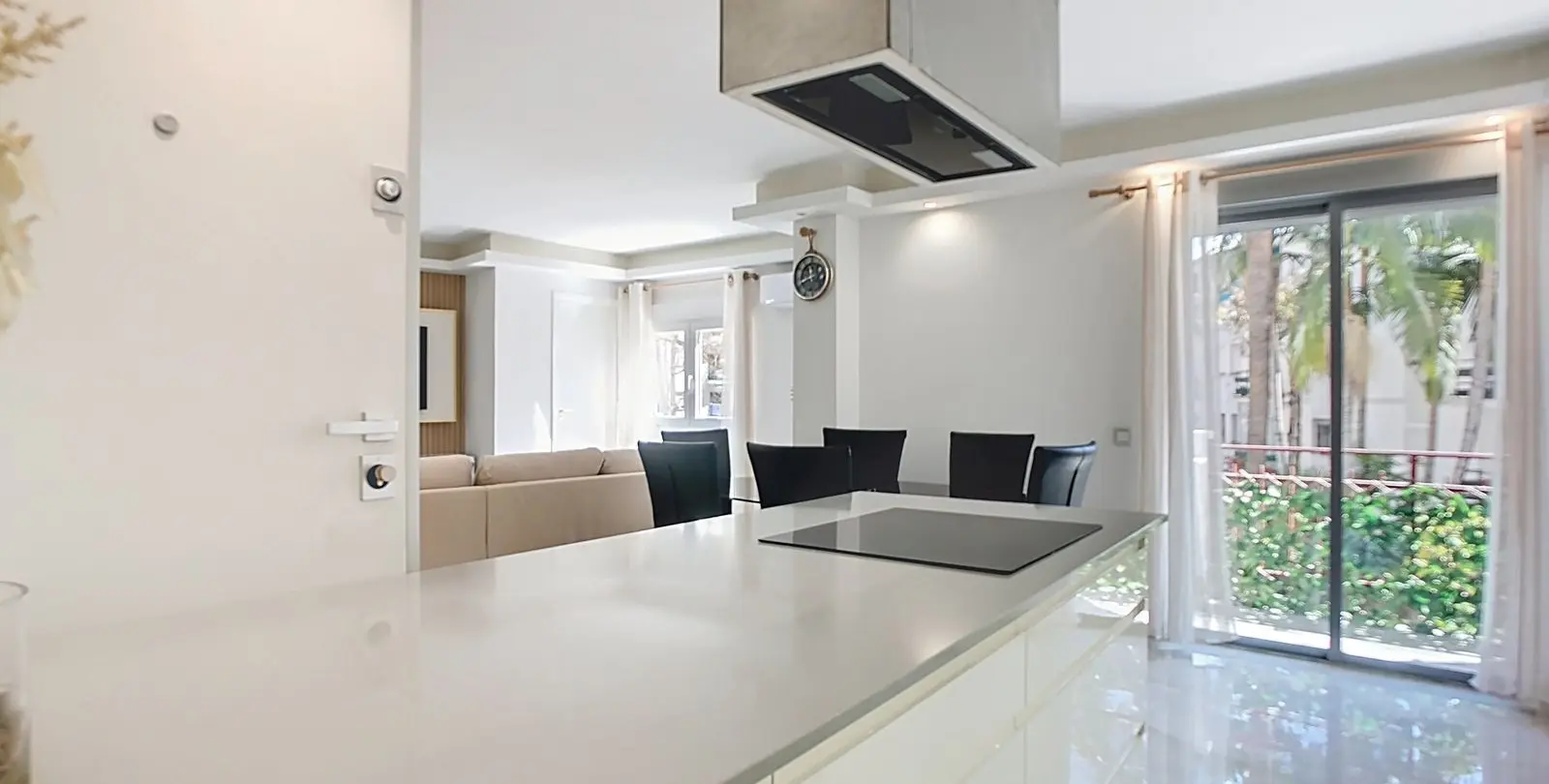 Venta de apartamento en planta media en Estepona 3