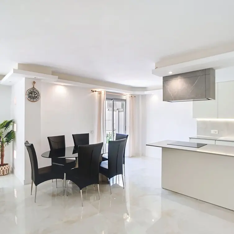 Продажа апартаментов на среднем этаже в Estepona