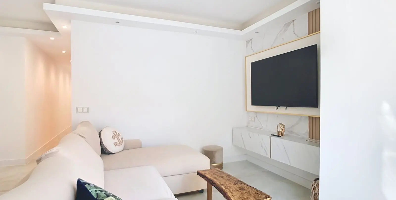 Venta de apartamento en planta media en Estepona 6