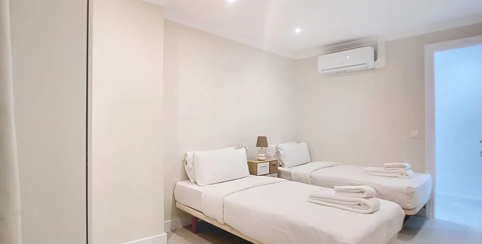 Venta de apartamento en planta media en Estepona 7