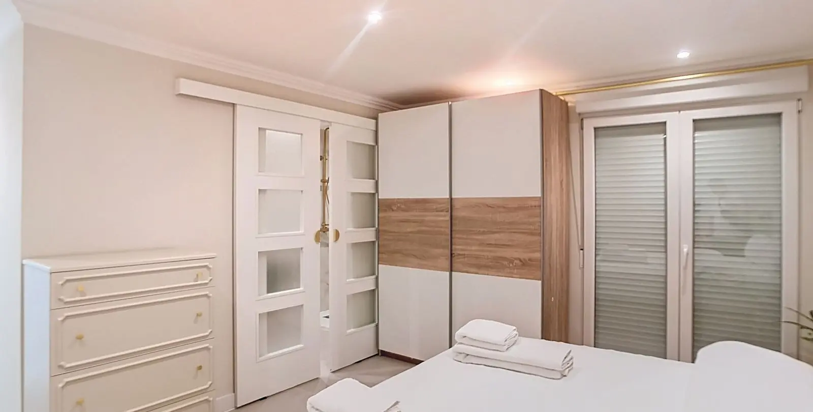 Venta de apartamento en planta media en Estepona 16