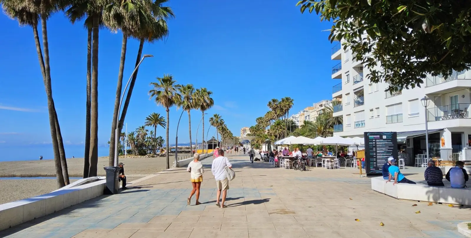 Venta de apartamento en planta media en Estepona 24