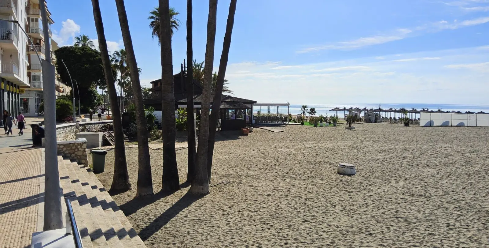 Venta de apartamento en planta media en Estepona 25
