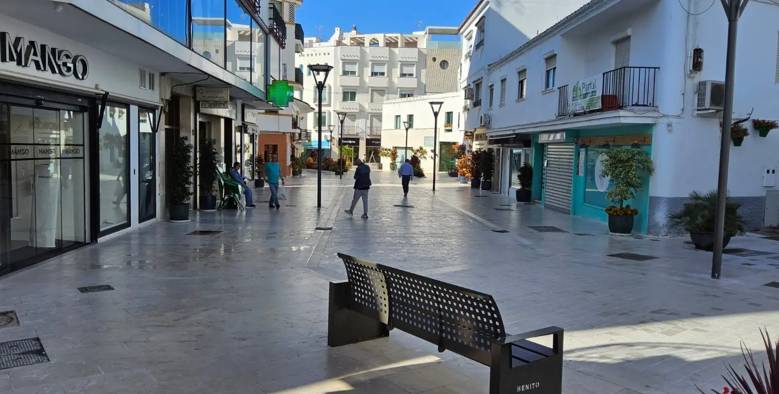 Venta de apartamento en planta media en Estepona 29
