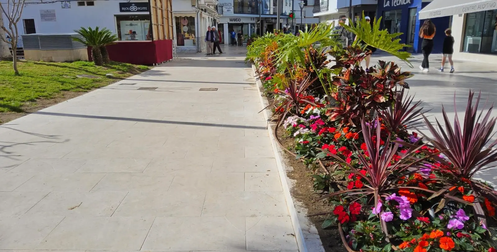 Venta de apartamento en planta media en Estepona 30
