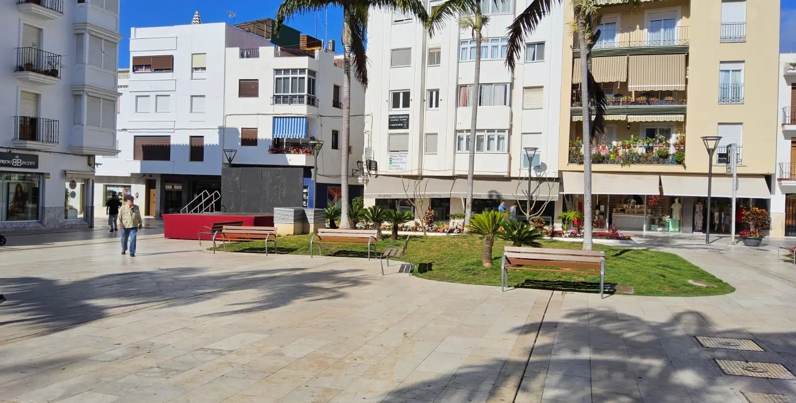 Venta de apartamento en planta media en Estepona 31