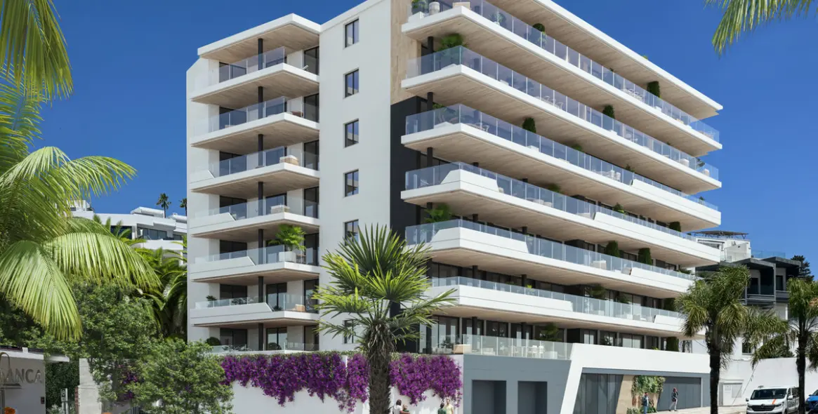 Sale of middle floor apartment in Fuengirola 1