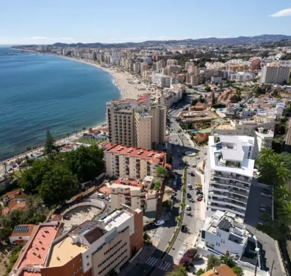 Sale of middle floor apartment in Fuengirola