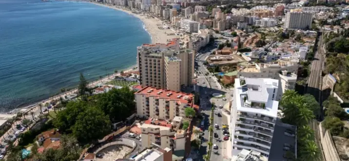 Sale of middle floor apartment in Fuengirola 1