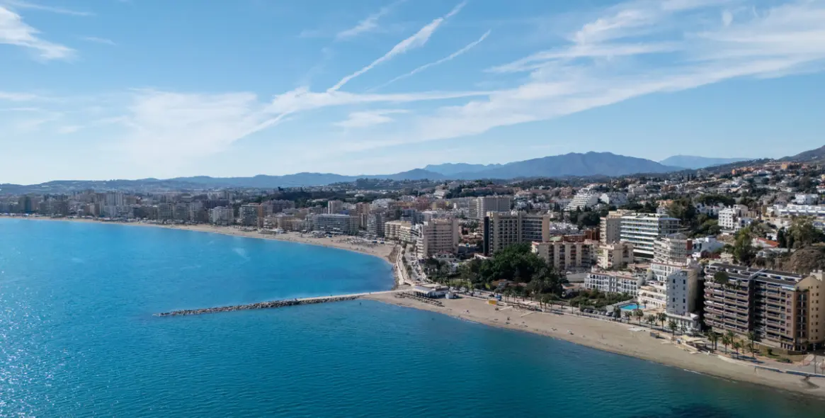 Sale of middle floor apartment in Fuengirola 30