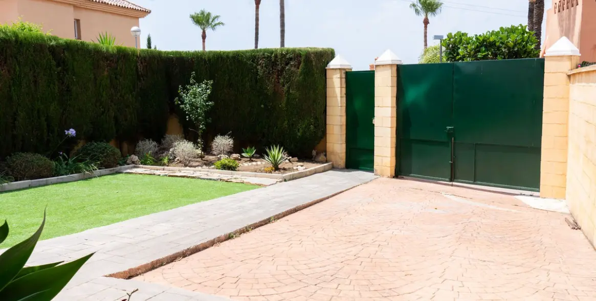 Продажа дома на две семьи в Riviera del Sol 5