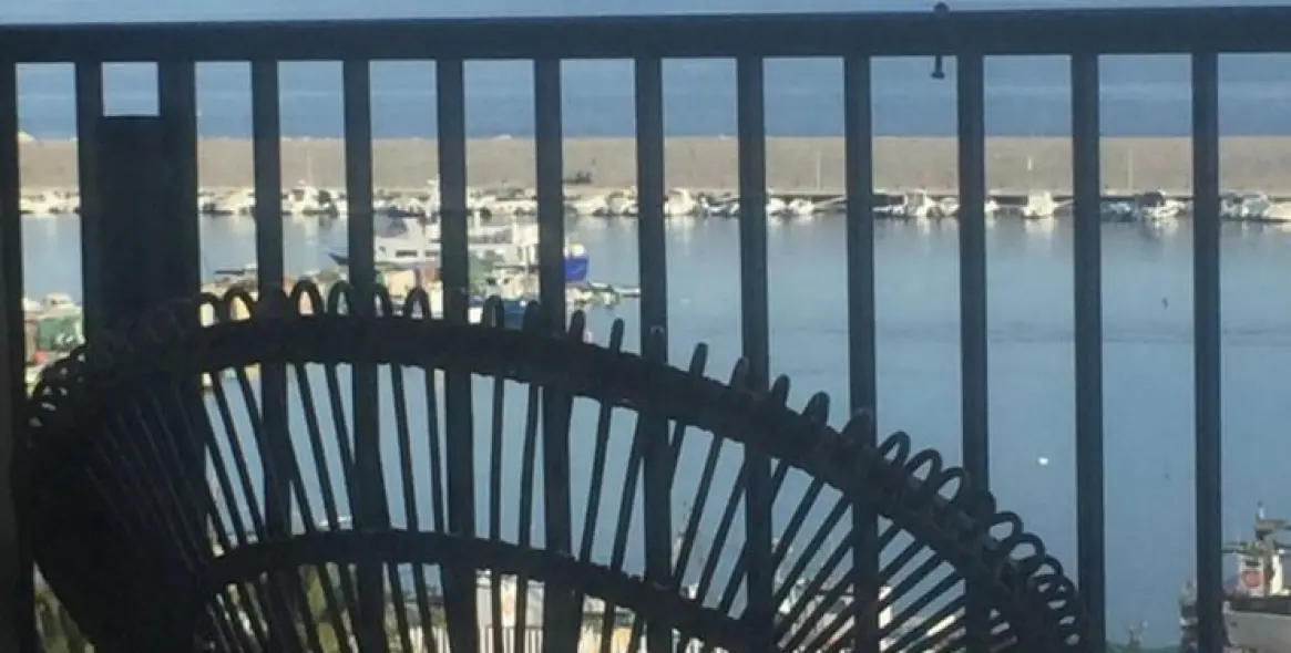 Sale of middle floor apartment in Fuengirola 1