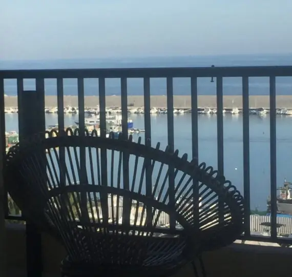 Sale of middle floor apartment in Fuengirola