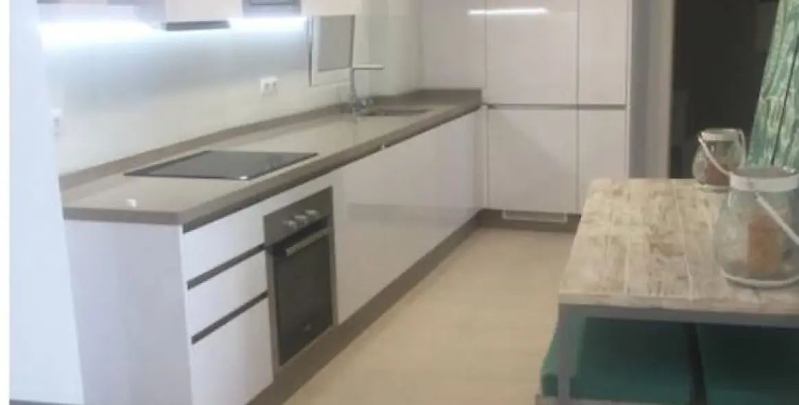 Sale of middle floor apartment in Fuengirola 2